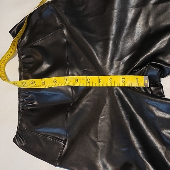 Aritzia Wilfred Free Daria black vegan leather leggings women's small - Picture 3 of 7